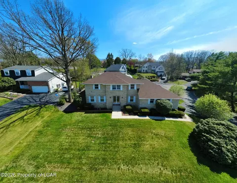 13 Fairfield Dr, Laflin, PA 18702