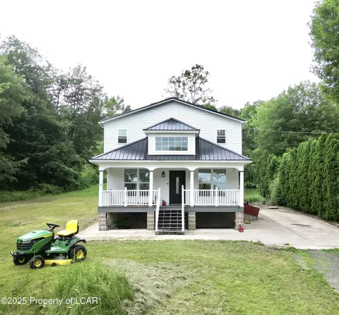 530 Avondale Hill Rd, Plymouth, PA 18651