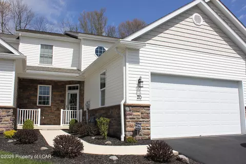 20 Dakota Dr, Dallas, PA 18612