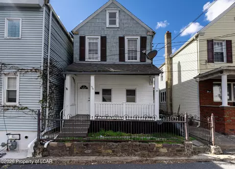 39 Lloyds Ln, Wilkes-barre, PA 18702