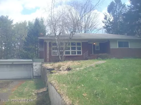 24 Flat Rock Rd, Dallas, PA 18612