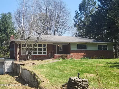 24 Flat Rock Rd, Dallas, PA 18612