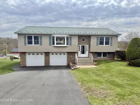 122 Applegate Ln, Drums, PA 18222