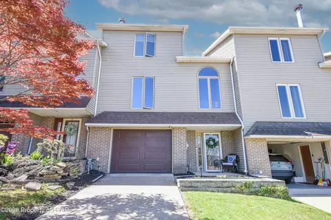 63 Clarks Ln, Plains, PA 18705