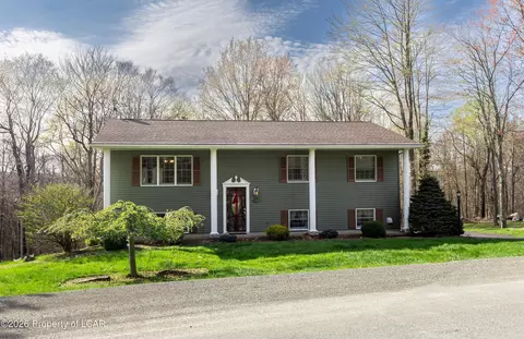 201 Mcintosh Dr, Carbondale, PA 18407