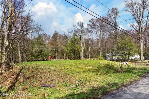 23 Sky Hawk Ln, Gouldsboro, PA 18424