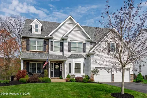 312 Links Ct, Drums, PA 18222