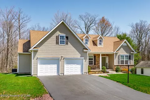309 Golden Oaks Dr, White Haven, PA 18661