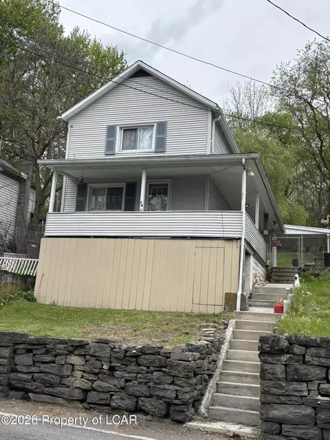 74 Smith Row, Plymouth, PA 18651