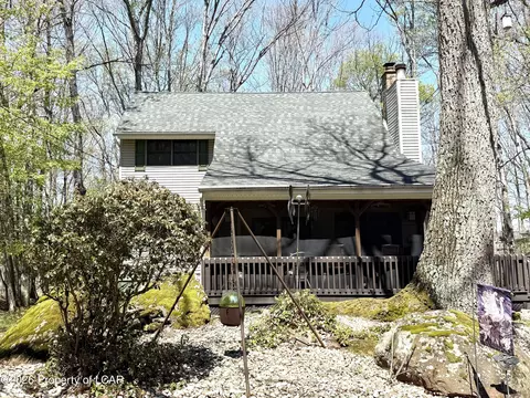 234 Four Seasons Dr, Drums, PA 18222