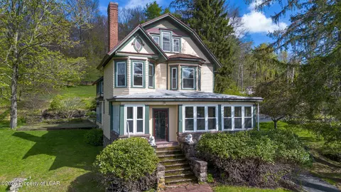 1315 Lakeside Dr, Harveys Lake, PA 18618