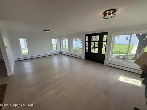 Living - 681 Harrison St, Hazleton, PA 18201 photo 3 of 4