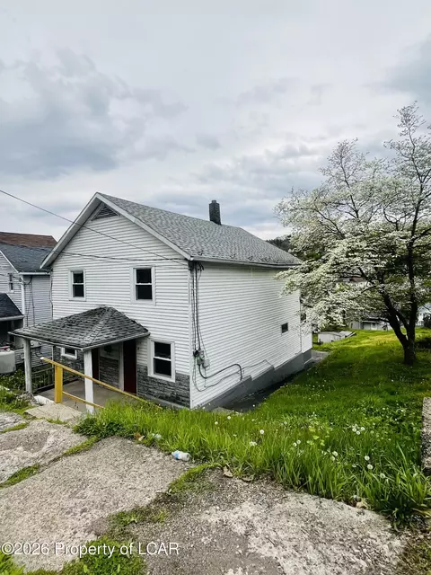 71 W Enterprise St, Glen Lyon, PA 18617