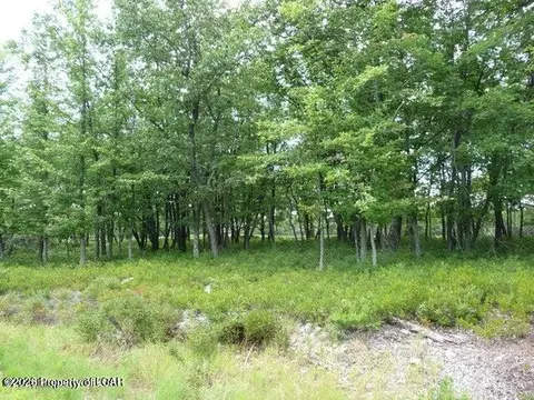 Erii 397-8 Crooked Stick Lane, Hazle Township, PA 18202