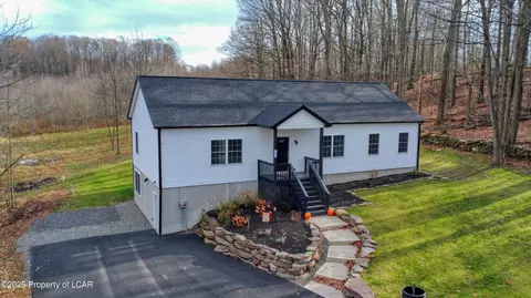 131 Hidden Valley Dr, Lake Ariel, PA 18436