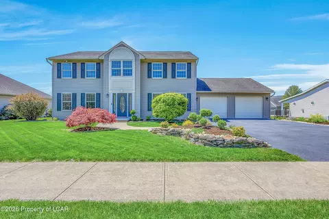1009 Ledgeview Dr, West Pittston, PA 18643