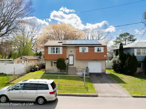 1030 N Lincoln St, Hazleton, PA 18201