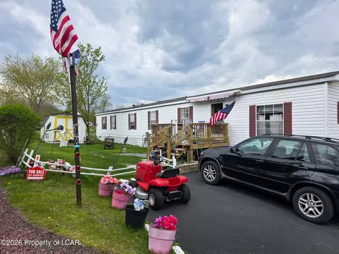 245 Silver Maple Ln, Freeland, PA 18224