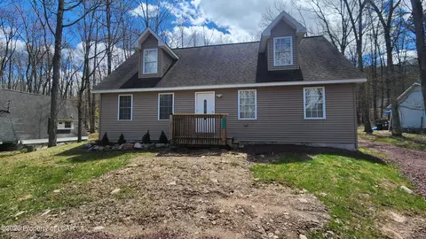77 Holiday Dr, White Haven, PA 18661