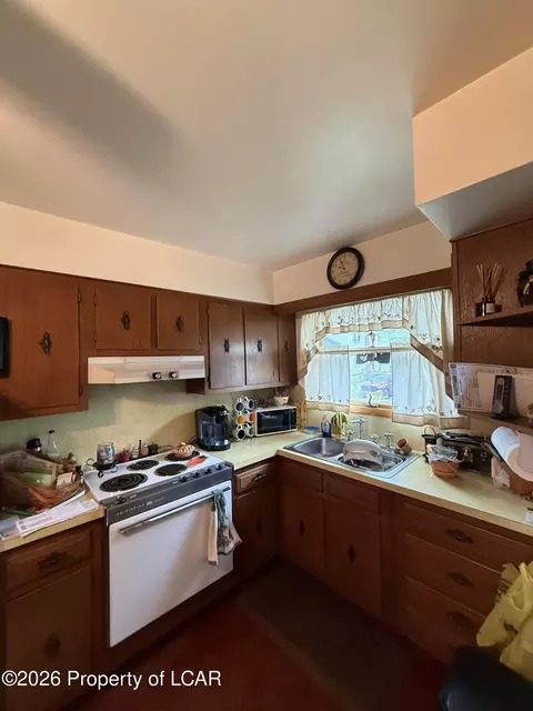 Kitchen - 213 E Grant St, Mcadoo, PA 18237 photo 4 of 7