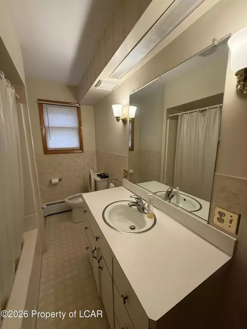 Bath - 213 E Grant St, Mcadoo, PA 18237 photo 1 of 5