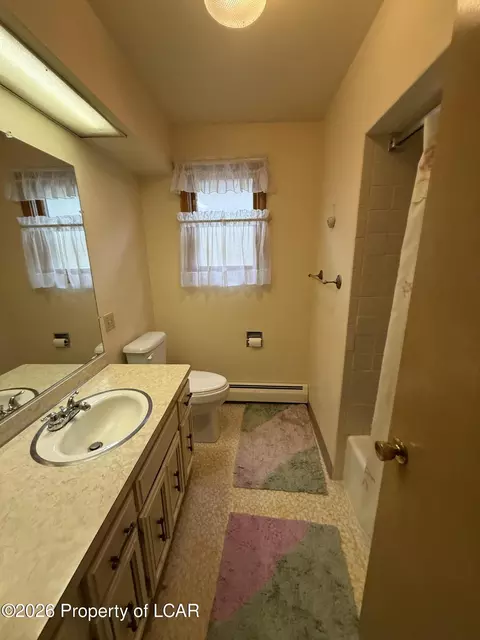 Bath - 213 E Grant St, Mcadoo, PA 18237 photo 2 of 5
