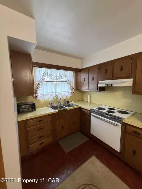 Kitchen - 213 E Grant St, Mcadoo, PA 18237 photo 6 of 7