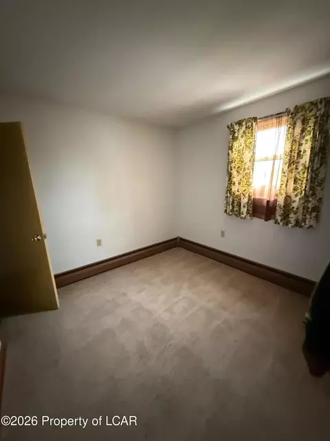 Bedroom - 213 E Grant St, Mcadoo, PA 18237 photo 4 of 6