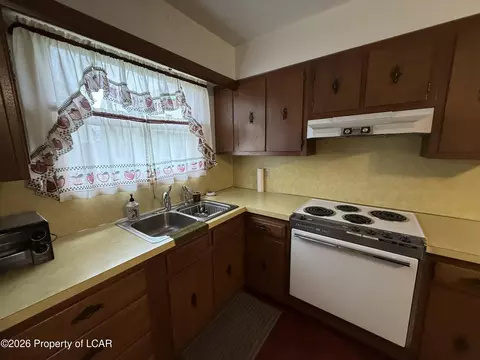 Kitchen - 213 E Grant St, Mcadoo, PA 18237 photo 7 of 7