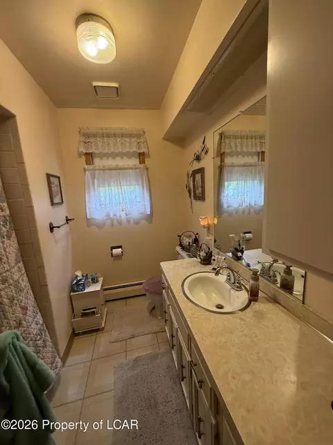 Bath - 213 E Grant St, Mcadoo, PA 18237 photo 5 of 5