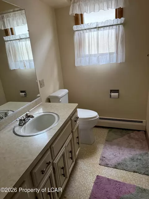 Bath - 213 E Grant St, Mcadoo, PA 18237 photo 3 of 5