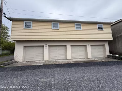 Exterior - 213 E Grant St, Mcadoo, PA 18237 photo 1 of 10