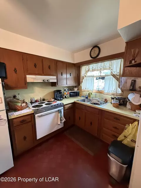 Kitchen - 213 E Grant St, Mcadoo, PA 18237 photo 5 of 7
