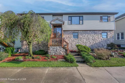 410 Carleton Ave, Hazleton, PA 18201