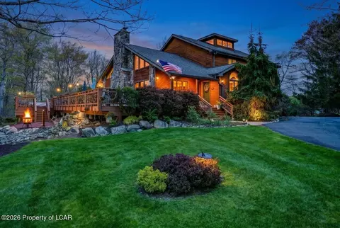 18 Hazelwood Dr, Lake Harmony, PA 18624