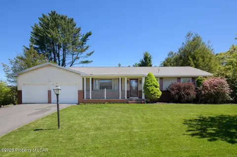 7 Manor Dr, Dallas, PA 18612