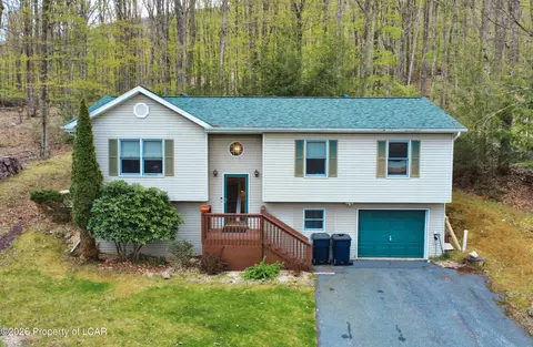 59 Edge Rock Dr, Drums, PA 18222