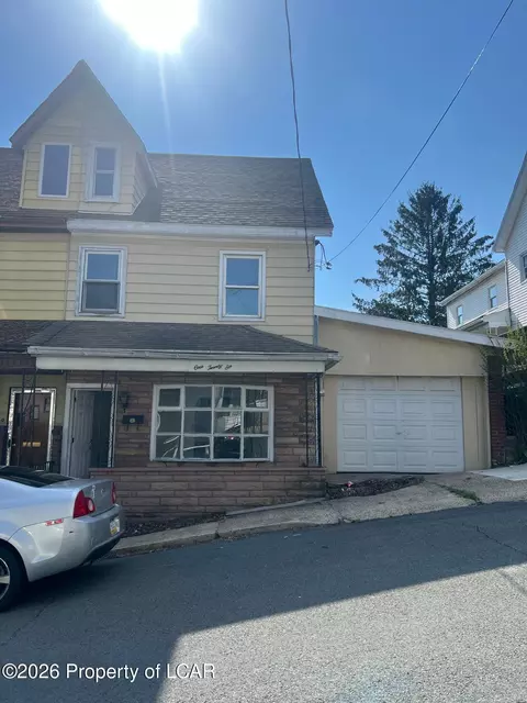 126 S White St, Shenandoah, PA 17976