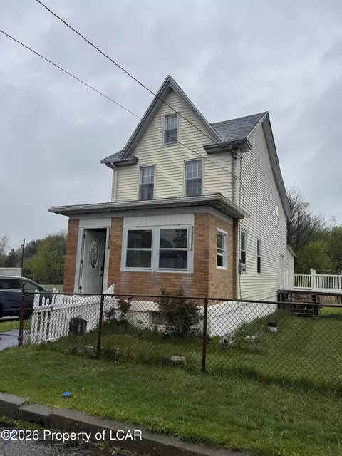 43 E Maple St, Tresckow, PA 18254
