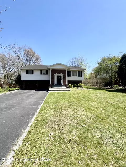3 Twin Oaks Rd, Hazle Township, PA 18202