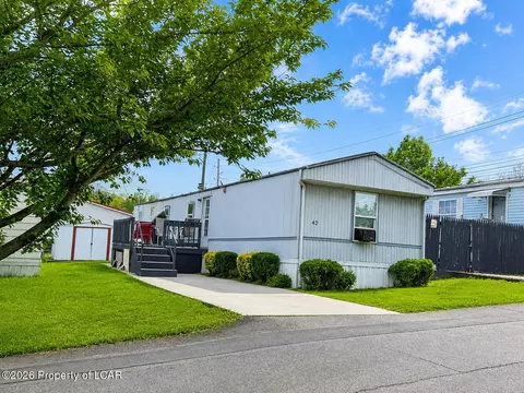 42 Sans Souci Trlr Ct, Hanover, PA 18706
