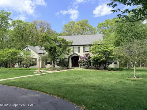 215 Deer Run Dr, Mountain Top, PA 18707