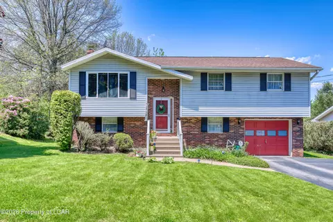 10 Atwell Dr, Dupont, PA 18641