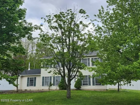 100 Sutherland Dr, Mountain Top, PA 18707