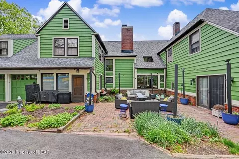 286 White Birch Ln, Mountain Top, PA 18707