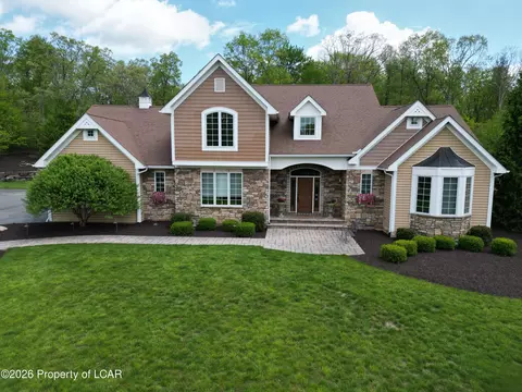 228 Windsor Way, Roaring Brook Township, PA 18444