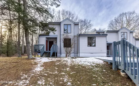 7 Castagnolia Dr, Lake Harmony, PA 18624