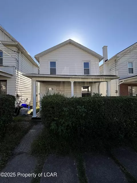 1215 Eynon St, Scranton, PA 18504