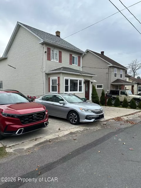 37 Bridge St, Mcadoo, PA 18237