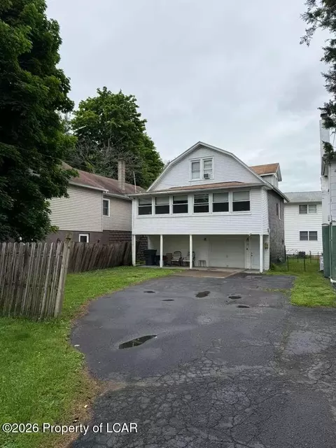 39 Atherton Dr, Wyoming, PA 18644